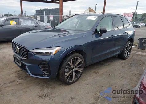 2023 Volvo Xc60 B5 Ultimate Dark Theme z USA, uszkodzony, nr VIN YV4L12RX2P1217055